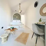 Mora Apartahotel Mandrakia