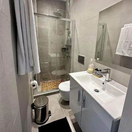 Mora Apartahotel Mandrakia